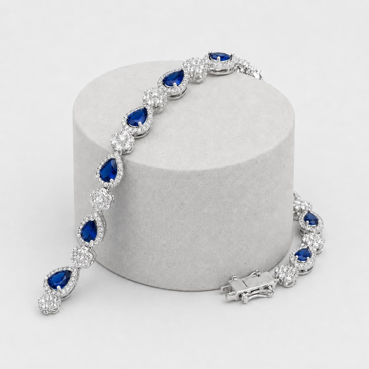Teardrop Royal